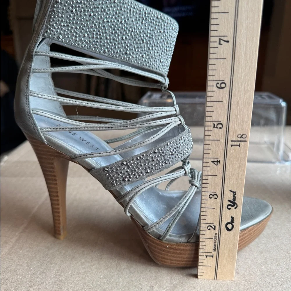 👠 NWOB! Nine West Inquisat Grey Strappy Sexy Platform Heel Women's Size 8